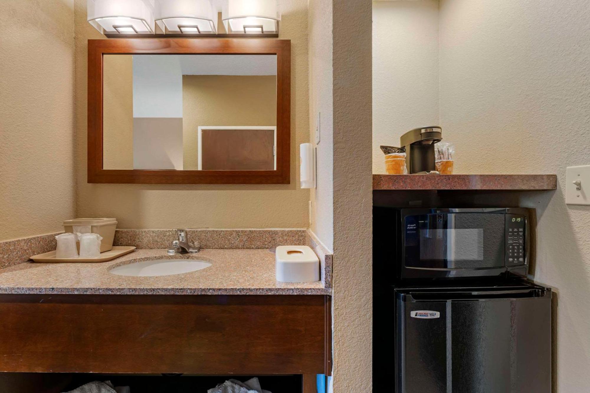 Comfort Inn Lathrop Stockton Airport Buitenkant foto