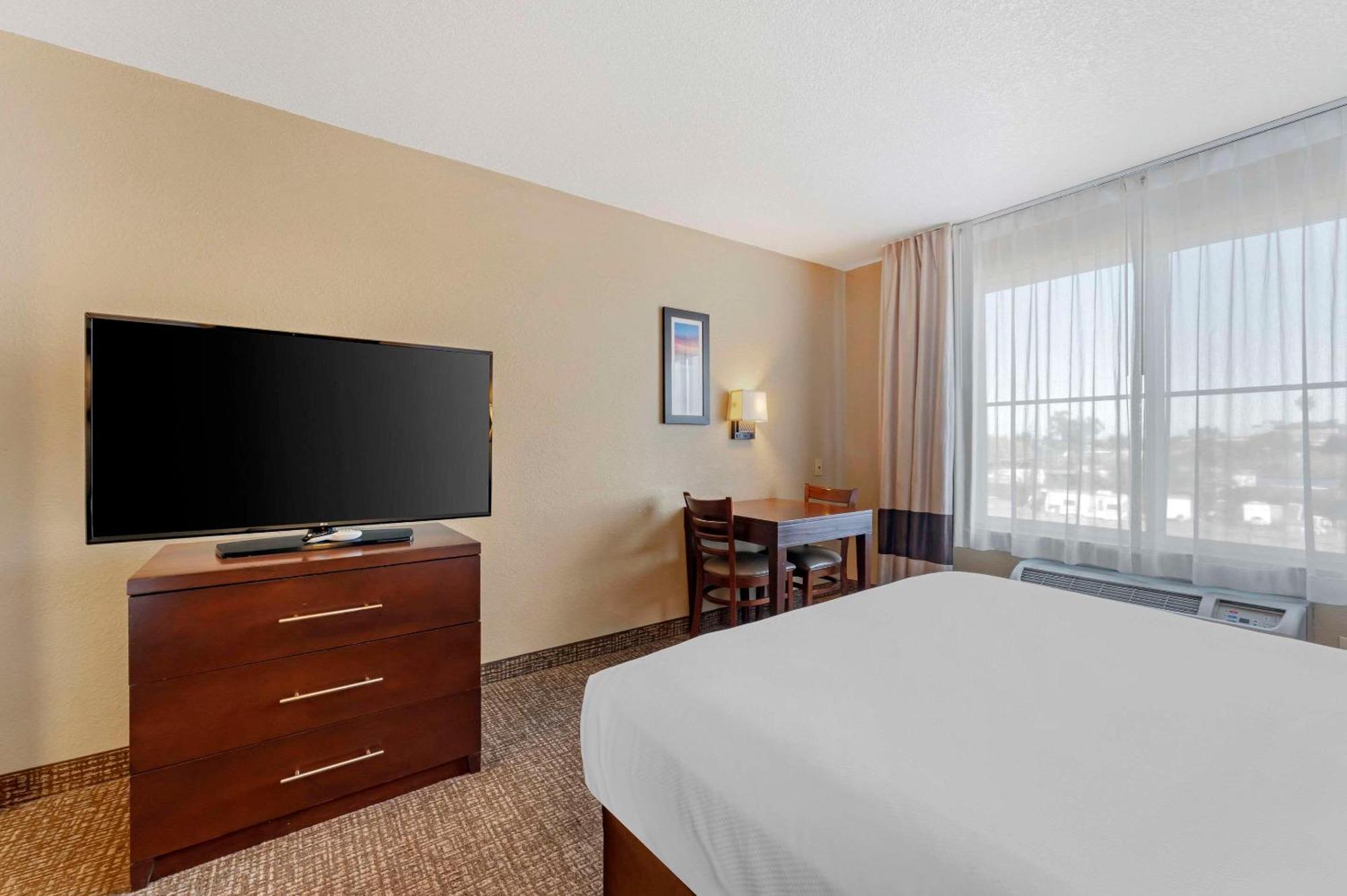 Comfort Inn Lathrop Stockton Airport Buitenkant foto